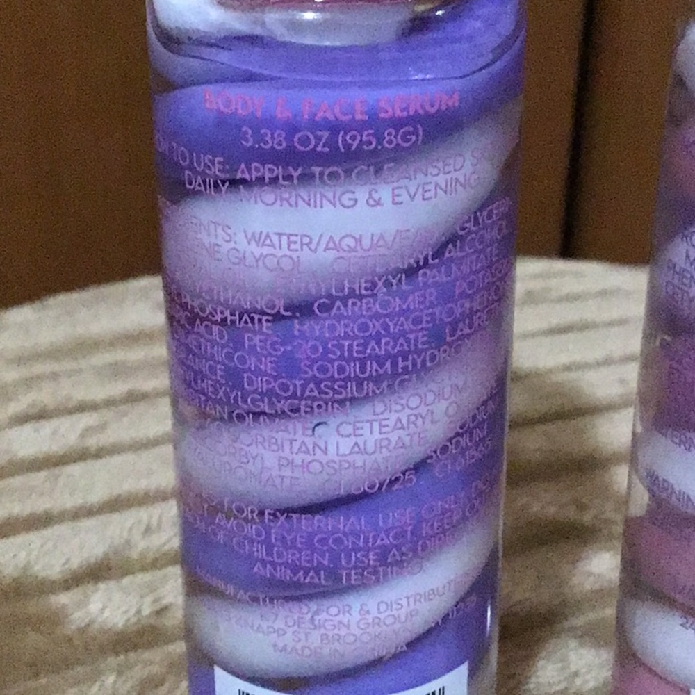 Price⬇️Berry Glowy & Sheer Melon Body & Face Serum Set - Picture 2 of 3
